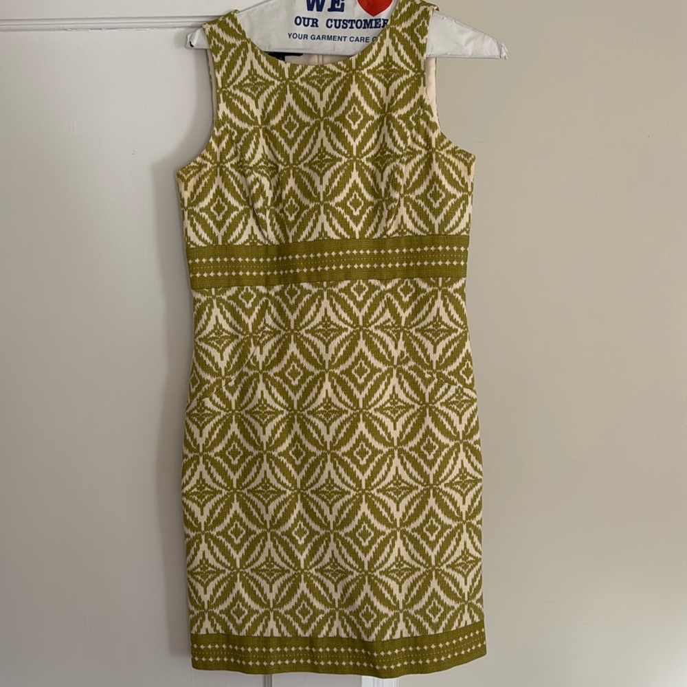 Jones New York chartreuse and cream shift dress